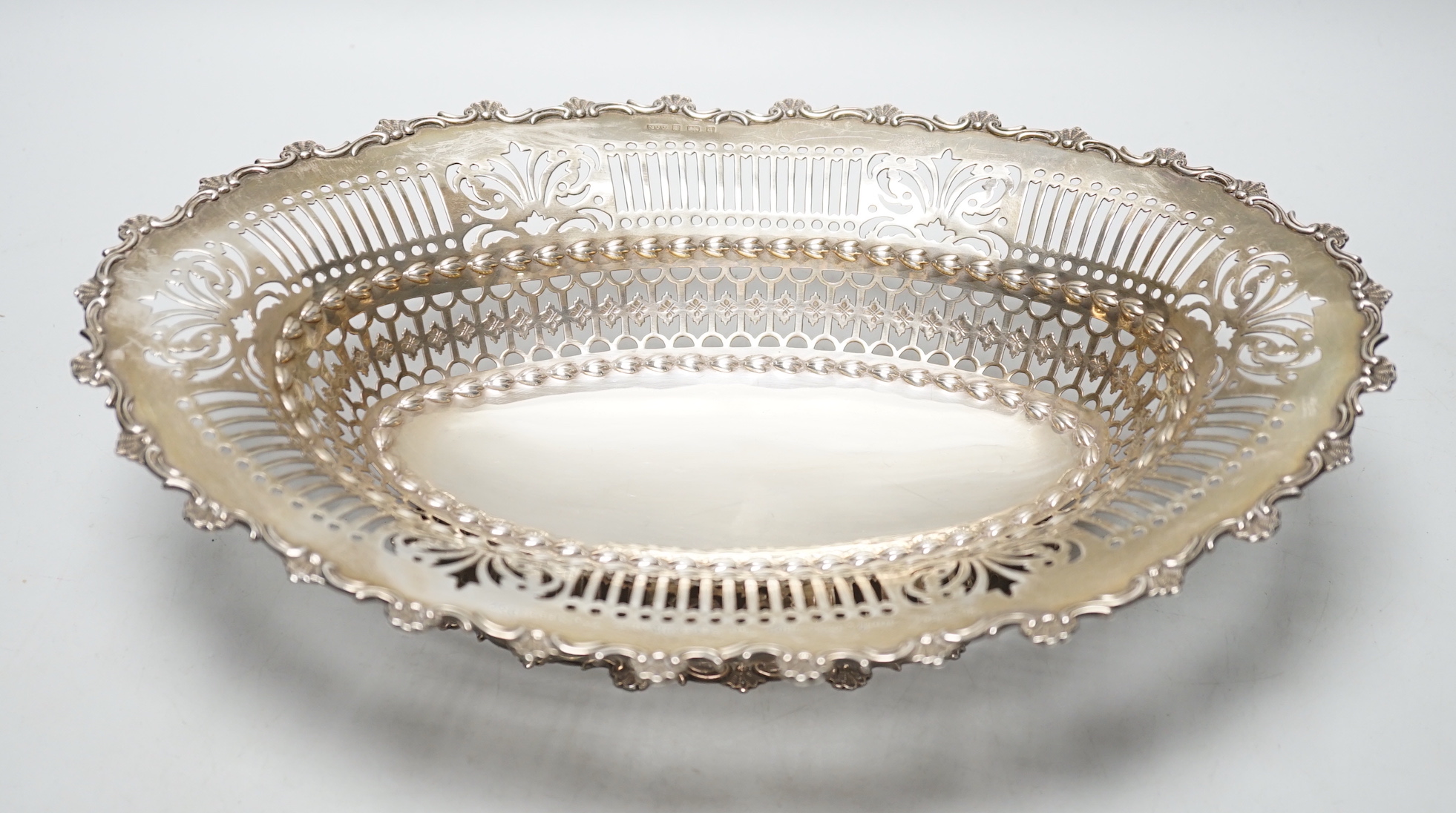 A late Victorian pierced silver oval bowl, Matthew John Jessop, Birmingham, 1900, length 32.7cm, 13.9oz.